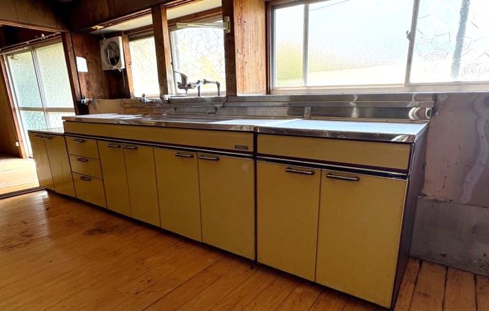 1960s wood house, 20-min walk to station, Sakaicho, Izumi