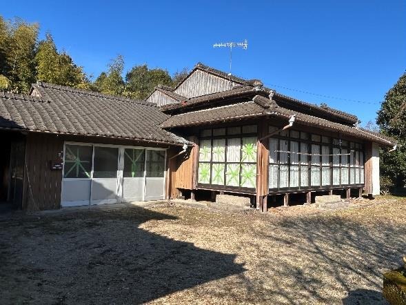 Wood house on a large plot in Tawara, Satsuma