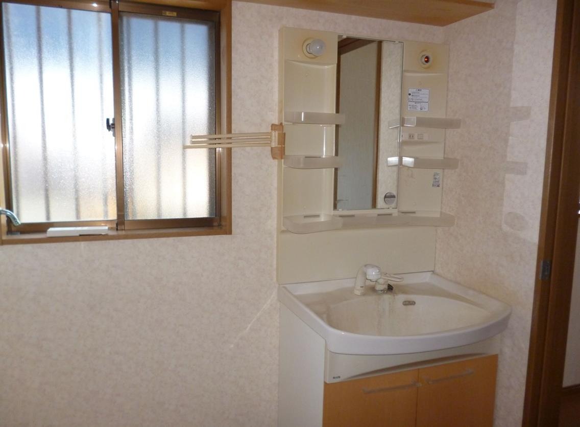 2000s wood house, 5-min walk to station, Terushima, Ichikikushikino