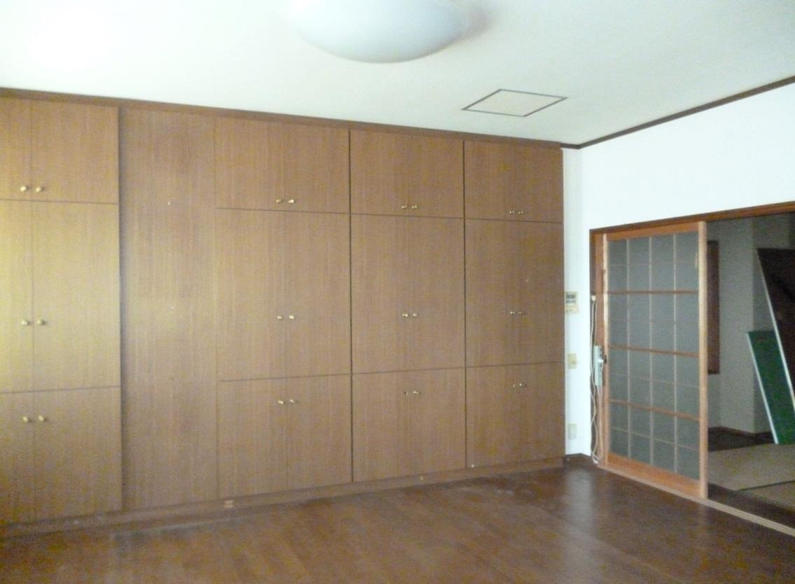 1960s concrete house in Hamada, Ichikikushikino