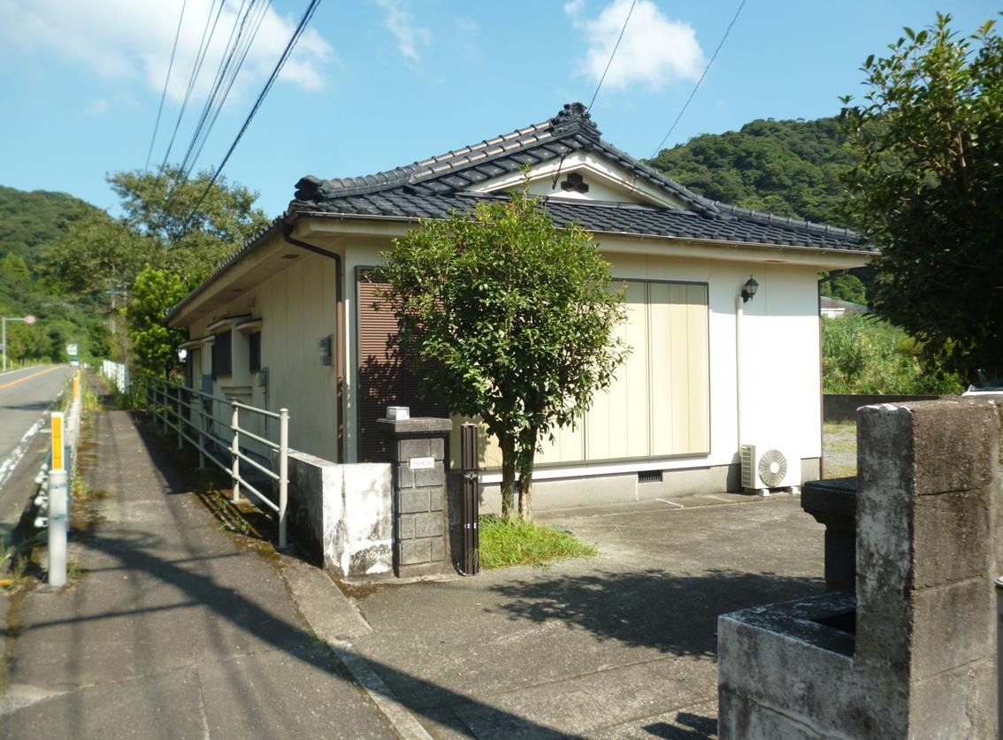 1980s wood house in Satsumayama, Ichikikushikino