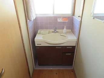 1960s wood house, 8-min walk to station, Oita