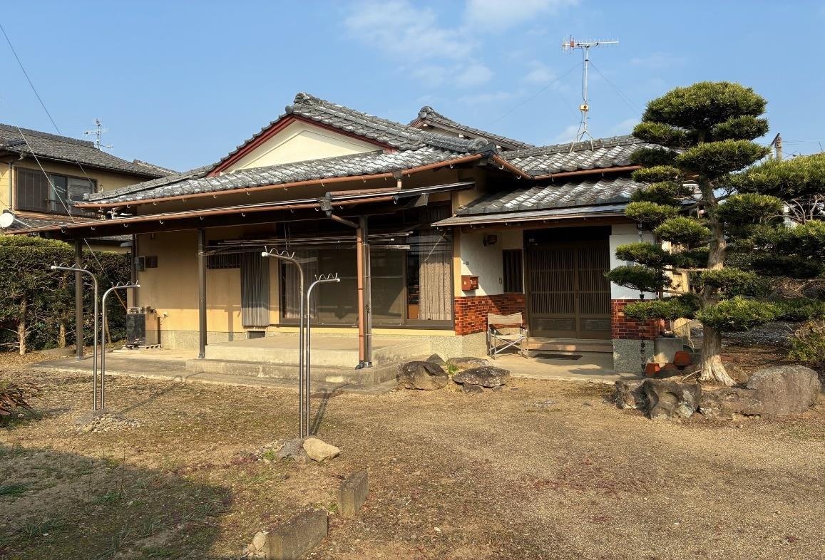 1980s wood house near the coast in Izumi, Kagoshima
