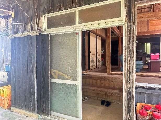 1970s wood house in Tamina, China
