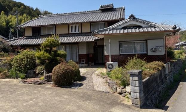 Wood house on a large plot in Tachikawa, Ujitawara