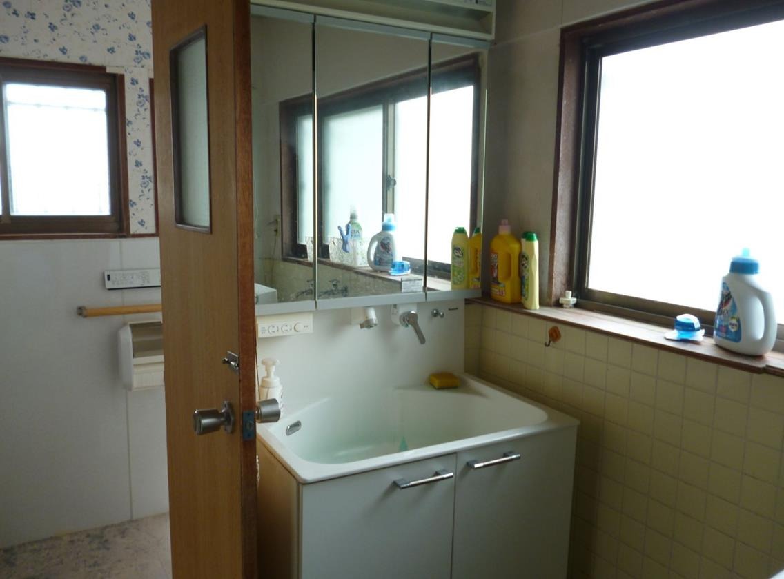 1980s concrete house, 14-min walk to station, Minato, Ichikikushikino