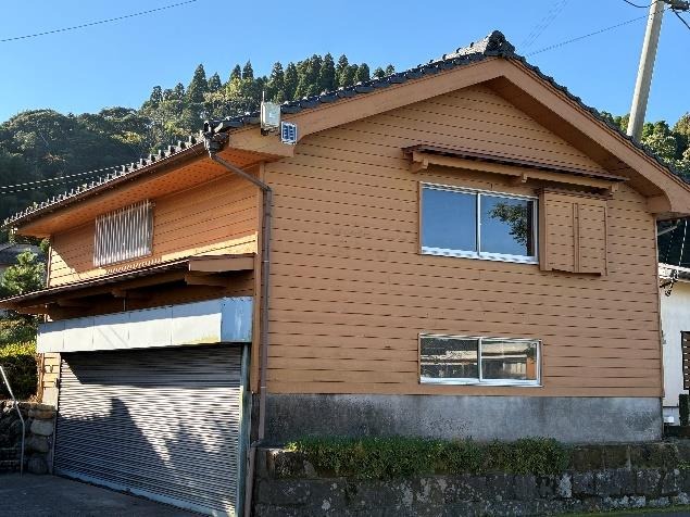 1970s wood house on a large plot in Tashirogawara, Kinko