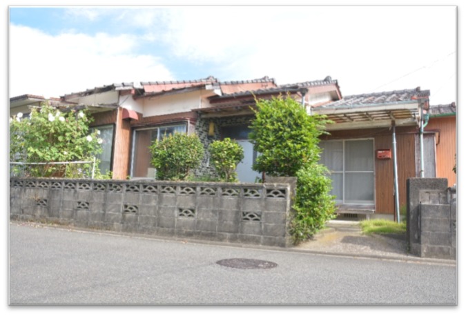 1970s wood house near the coast in Sumiyoshi, Izumi