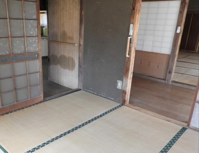 1960s wood house in Noda, Izumi, farmland, approval needed