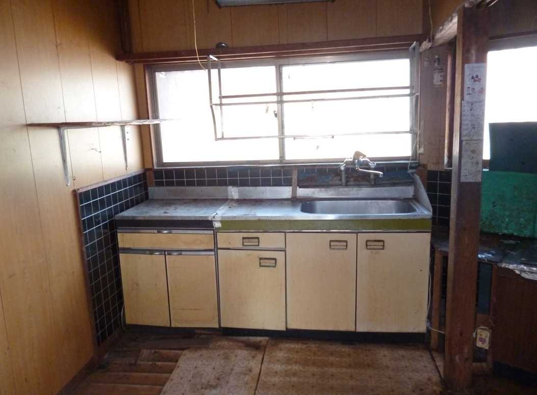 1940s wood house in Beppu, Ichikikushikino, farmland, approval needed