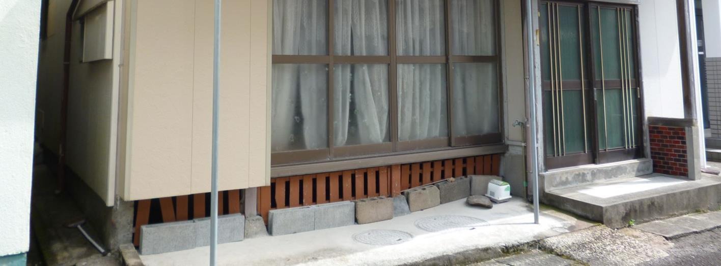 1960s wood house in Hamada, Ichikikushikino