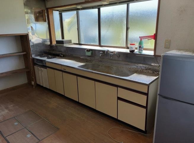 1960s wood house in Takaono, Izumi, farmland, approval needed