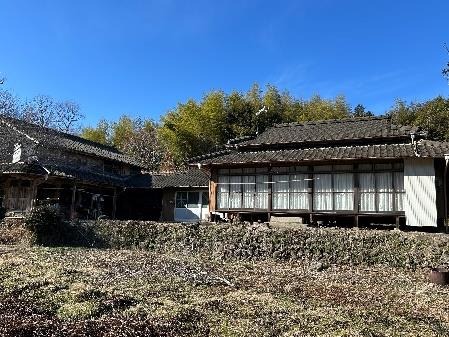 Wood house on a large plot in Tawara, Satsuma