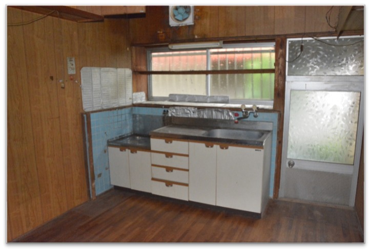 1970s wood house near the coast in Sumiyoshi, Izumi