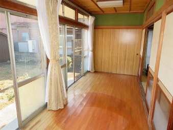 1960s wood house, 8-min walk to station, Oita