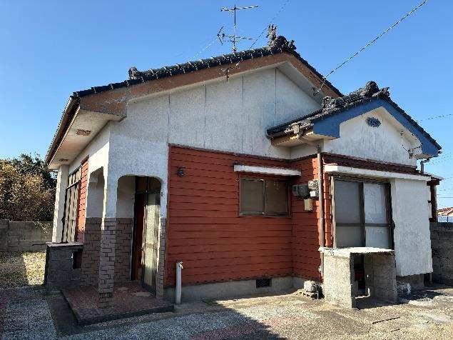 1980s wood house near the coast in Kinko, Kagoshima