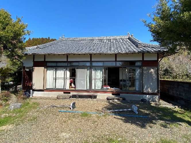 1980s wood house on a large plot in Tashiro, Kinko