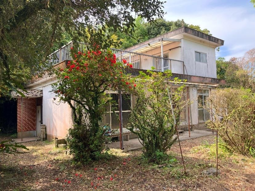 1970s concrete house in Nejime, Minamiosumi, farmland, approval needed