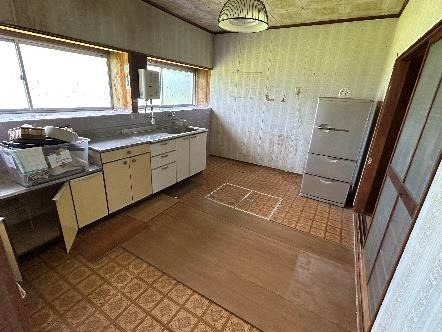 1980s wood house on a large plot in Funaki, Satsuma