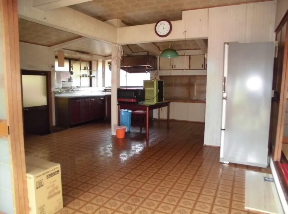1950s wood house on a large plot in Takemoto, Izumi