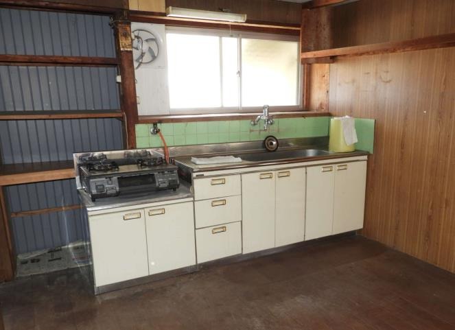 1960s wood house in Noda, Izumi, farmland, approval needed