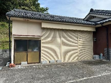 1980s wood house on a large plot in Nagano, Satsuma