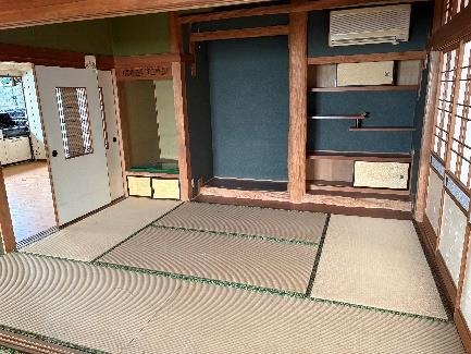 1970s wood house near the coast in Shiromoto, Kinko