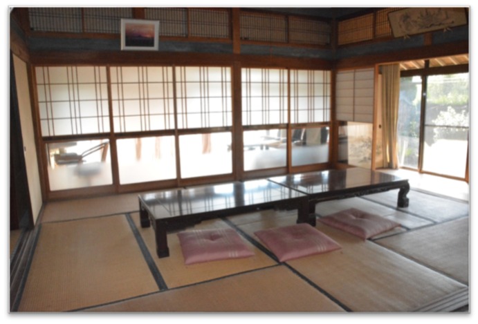 1970s wood house, 19-min walk to station, Takaono, Izumi