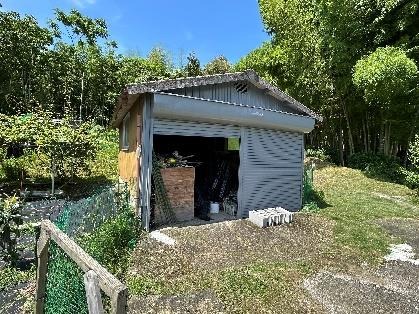 1980s wood house on a large plot in Nagano, Satsuma