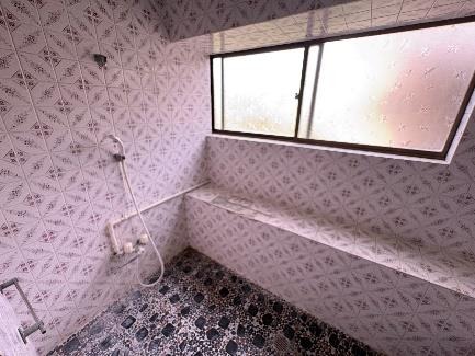 1970s wood house near the coast in Shiromoto, Kinko