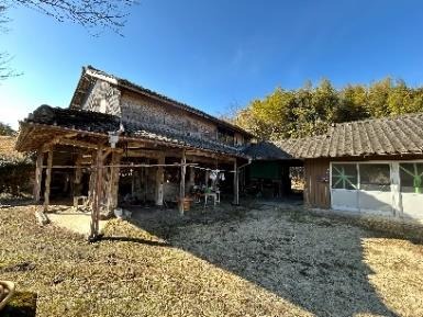 Wood house on a large plot in Tawara, Satsuma