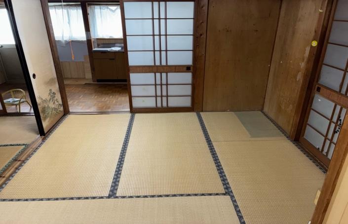 1960s wood house, 6-min walk to station, Takaono, Izumi
