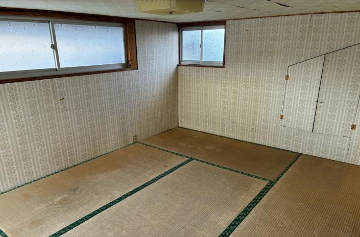 1960s wood house, 6-min walk to station, Takaono, Izumi