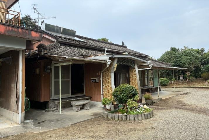 1950s wood house in Takaono, Izumi, farmland, approval needed