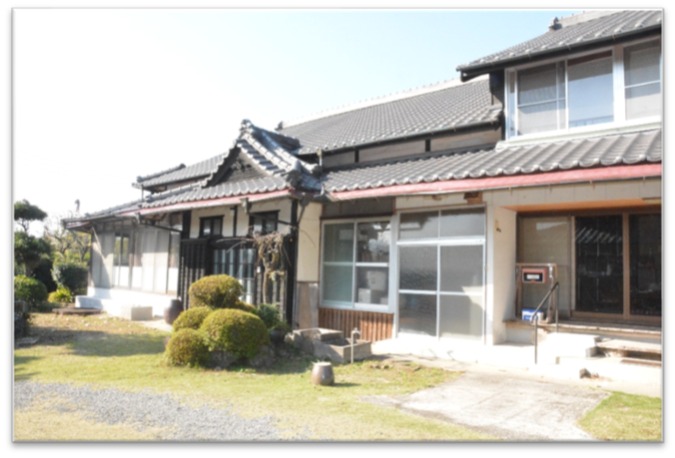 1970s wood house, 19-min walk to station, Takaono, Izumi