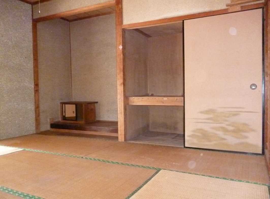 1940s wood house in Beppu, Ichikikushikino, farmland, approval needed