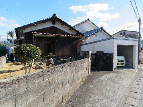 1960s wood house, 8-min walk to station, Oita