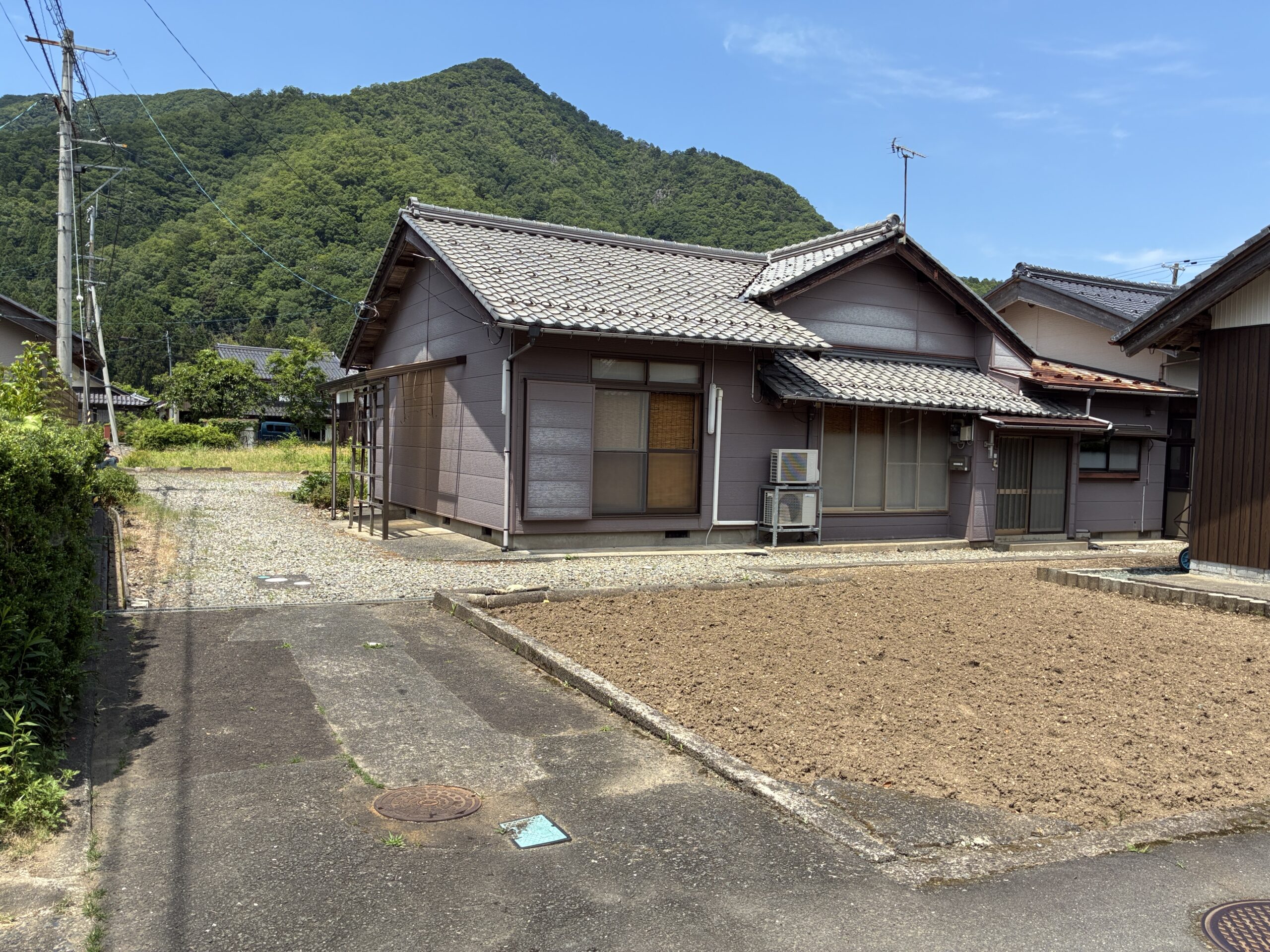 1860s wood house on a large plot in Fukui