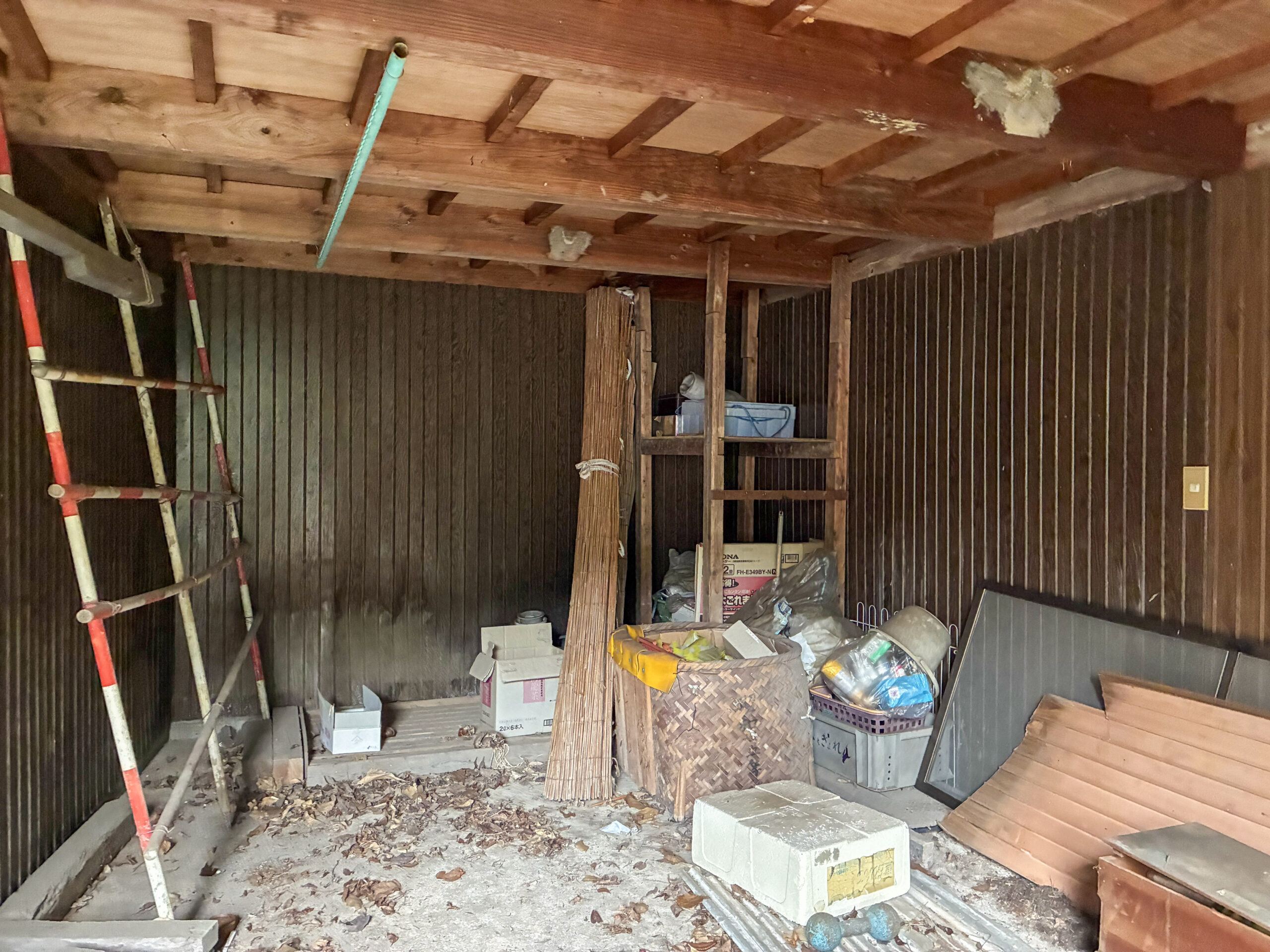 1970s wood house on a large plot in Matsusaka Kahada