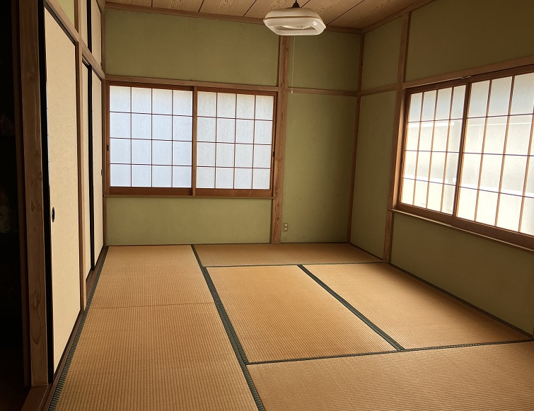 1990s wood house, 18-min walk to station, Tottori