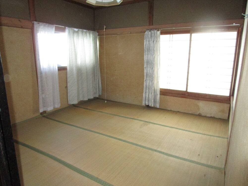 1970s house on a large plot in Iwate