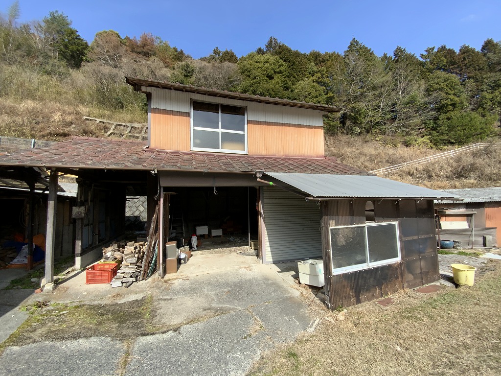1970s wood house on a large plot in Yamaguchi