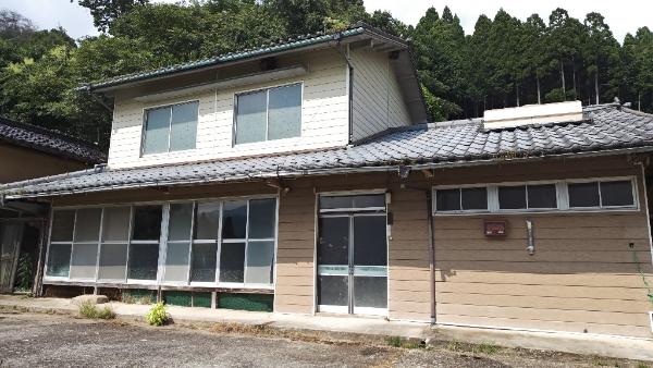 1970s wood house with storehouses in Hyogo