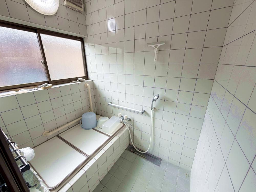 1990s wood house in Hamada, Kanoya, farmland, approval needed