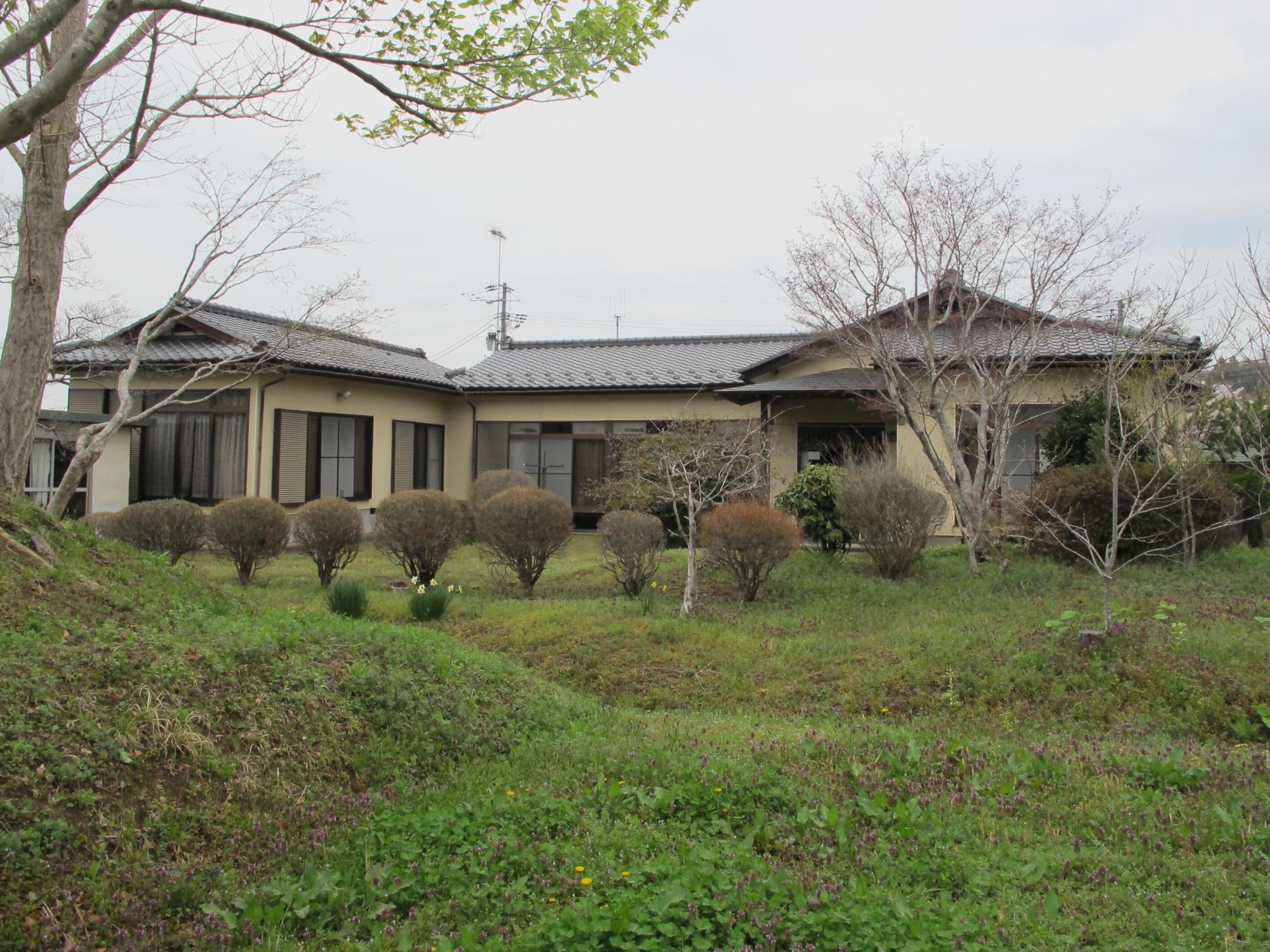 Price Drop! Wide Lot for BBQ! Dog Run Available! Endless Ways to Enjoy!
