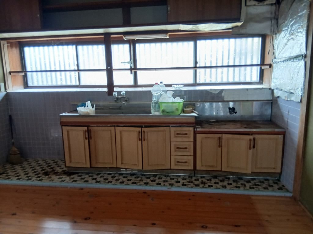 1980s wood house on a large plot in Nagasaki