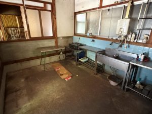 1980s wood house on a large plot in Fukuchiyama, Kyoto