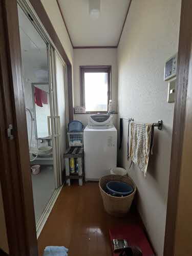 1950s wood house on a large plot in Iwate