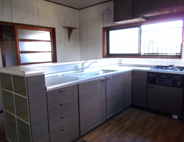1980s wood house on a large plot in Hyogo