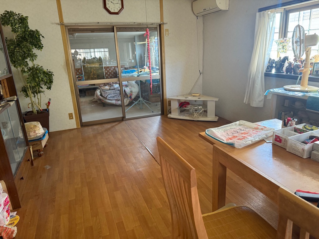 1980s wood house near the coast in Ichiki, Tarumizu